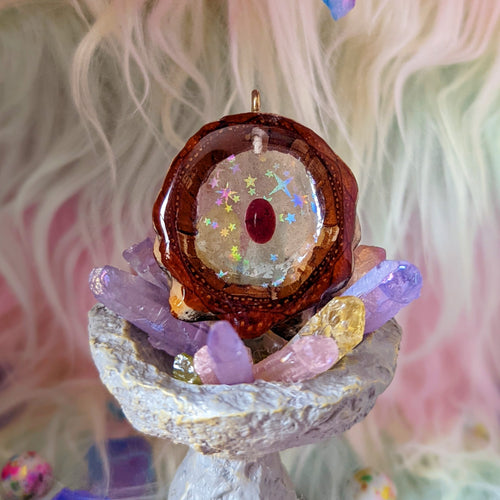 Sun catcher cone with garnet